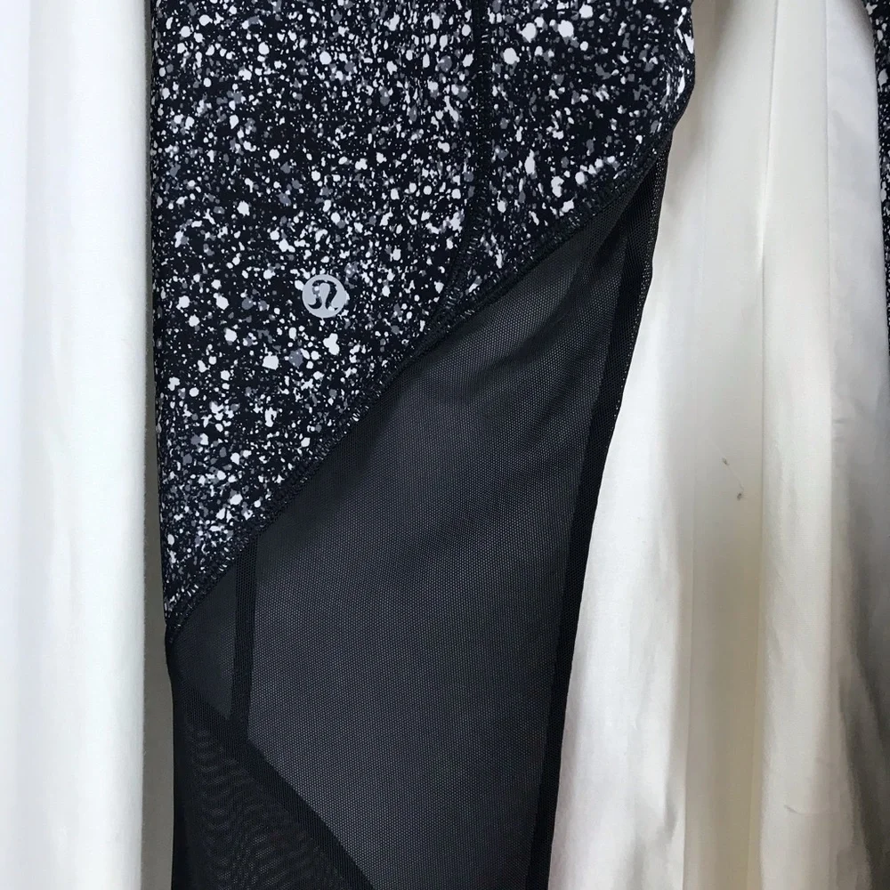 Lululemon ankle Leggings in Black & White - Picture 4 of 7